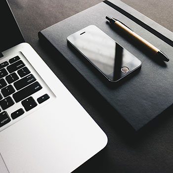 比赛主裁判执法公正，球队争议不断